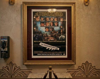 Póster promocional original y raro de 1972 de la película "La aventura del Poseidón". 27x41 pulgadas. Disponible para Navidad. En excelente estado.