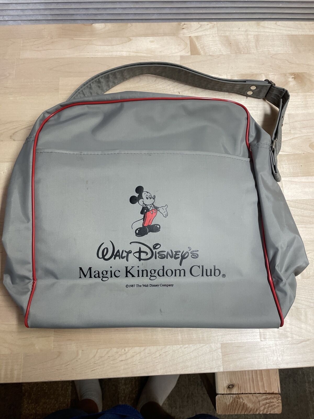 Vintage Walt Disney Magic Kingdom Club Travel Vinyl Bag Tote  display picture 2