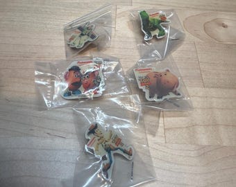1999 McDonalds Toy Story 2 pin's promotionnels Woody Buzz Hamm cochon dinosaure et pomme de terre