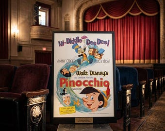 Póster original y auténtico de la reedición cinematográfica de 1962 de Pinocho de Walt Disney. 27x41. R62/1.