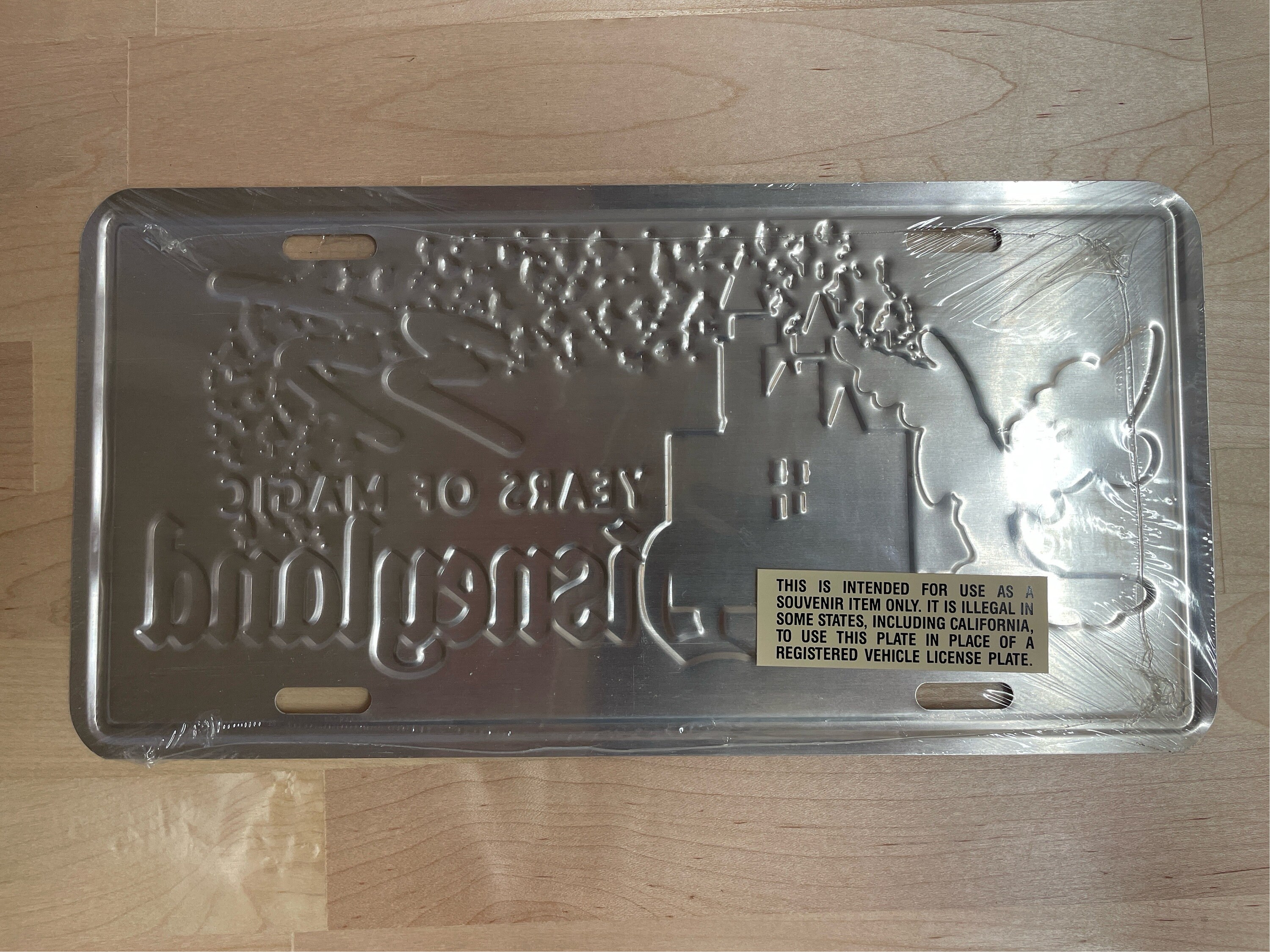Disneyland 35 Years of Magic記念ライセンスプレート 35 Years of Magic Anniversary Disneyland Souvenir License