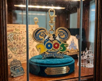 Medallas coleccionables de Mickey Mouse de Disneyland 2005, 50.º aniversario
