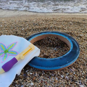 Round Rug Hooking Frame: Wooden Embroidery Needlework Hoop