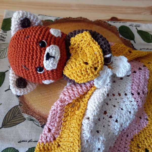 Doudou panda roux au crochet