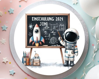 Tortenaufleger aus Fondant Einschulung Schulstart Schulbeginn Schule Astronaut Weltall 1 Schultag Zauberhaft Schultafel