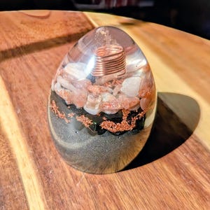 Huevo de orgonita de piedra solar