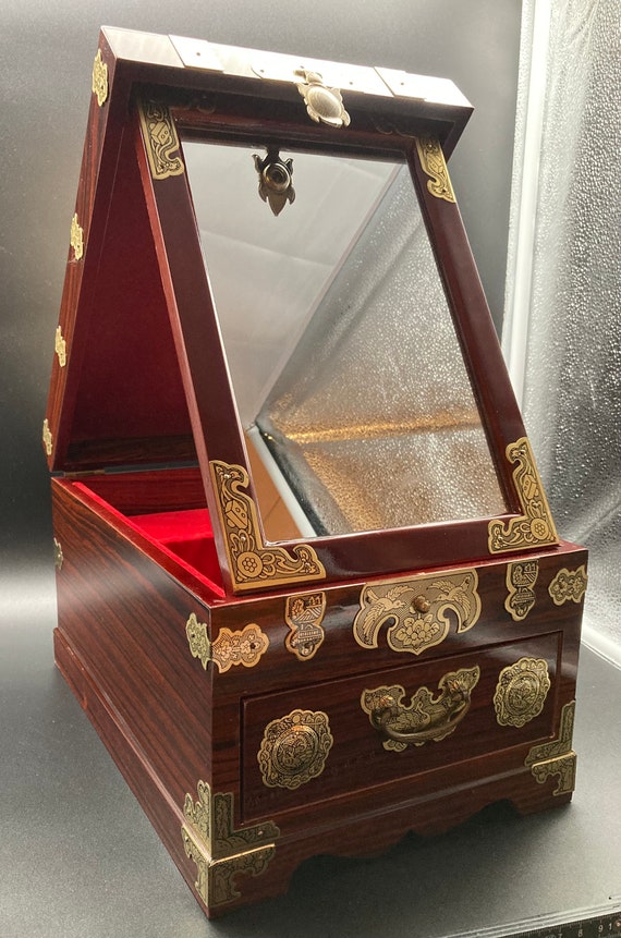 Antique: Large Asian jewelry box with mirror, lacq
