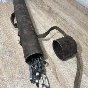 Lederröhre für Spieße. Grillbesteck. Grill Zubehör Halter. Geschenk für Mann. Kochen im Freien. Handgefertigte Durable Rolle.