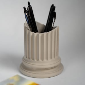 Artistic pen holder