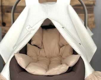 Baby seat set, cream with ruffles