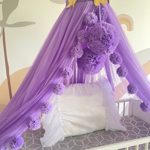 Baldacchino per lettino realizzato in tulle Baldacchino per lettino viola