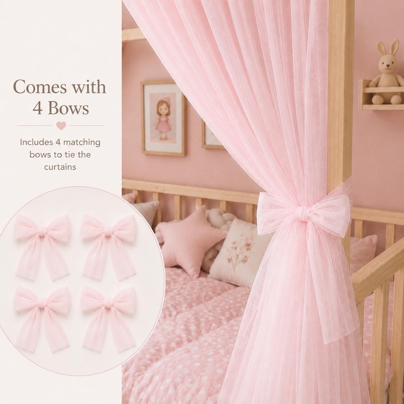 Puede incluir: Dosel de tul rosa con lazos a juego. El dosel est&aacute; drapeado sobre una estructura de cama de madera, con cuatro lazos incluidos para atar las cortinas. La imagen tambi&eacute;n muestra una cama con ropa de cama rosa y cojines decorativos.