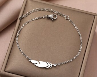 Stainless Steel Bracelets Classic Simple Feather Design Pendant Chains Fashion Charms Bracelet for Women Jewelry Party Male Gift