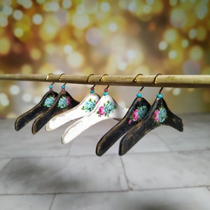 Miniature vintage hangers for fashion doll&#39;s clothes - 1/6 Accessories for regular 11 inch 30cm female dolls