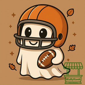 Pode incluir: Um fantasma de desenho animado usando um capacete de futebol americano laranja e segurando uma bola de futebol marrom. O fantasma é branco com olhos pretos e uma boca sorrindo. O fundo é marrom com folhas de outono e estrelas.
