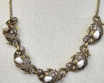 Vintage unmarked CORO necklace with purple rhinestones and faux pearld !!