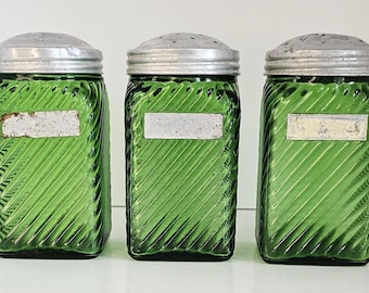 3 bocaux Hoosier vintage des années 1930 Owens Illinois verre vert forêt nervuré Shakers dessus en métal