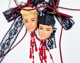 Broken Doll Head Bag Charm / Keychain – Creepy Horror Pendant with Beaded Blood Drops, Anti-Valentine Gift, Dark Humor Accessory