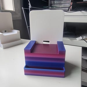 Quadratischer Kartenleser-Ständer mit Visitenkartenhalter und Ladestation **Seconds zu reduzierten Preisen!**