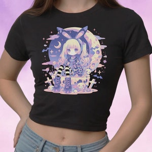 パステルゴスベビーTシャツ、月と墓地の美学を備えた不気味でかわいいバニーガールデザイン、かわいい原宿アニメスタイルのクロップトップ、彼女へのY2Kギフト