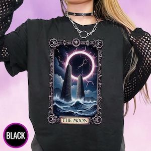Camiseta de la carta del Tarot de la Luna con diseño de eclipse, inspirada en Lovecraft, fantasía oscura con fases lunares, regalo de estética gótica.