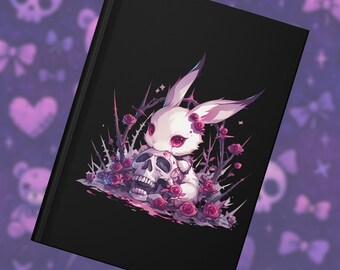 Hardcover Witchy Bunny Journal für Frauen in Pastel Goth, Kawaii & Harajuku Ästhetik, gruselig süßes Schädel Notizbuch Geschenk für Schreibwaren Liebhaber