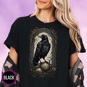 T-shirt gothique inspiré de Raven et de Poe - Chemise Witchy Dark Academia pour Booktravert - Idée cadeau littéraire - Cadeau pour elle livresque