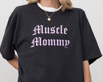Muscle Mommy Gym Pump Cover Tee, Women Gym Rat Shirt, Weightlifting Lover's Gift, Workout Shirt, Fitness TShirt, Gift For Lifting Buddies
