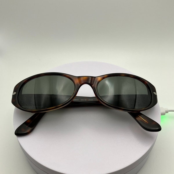 Persol sunglasses, vintage 2608 hand made in Italy. Tempered glass lenses, 100% UV protection, unisex, tortoiseshell brown with oval lenses.