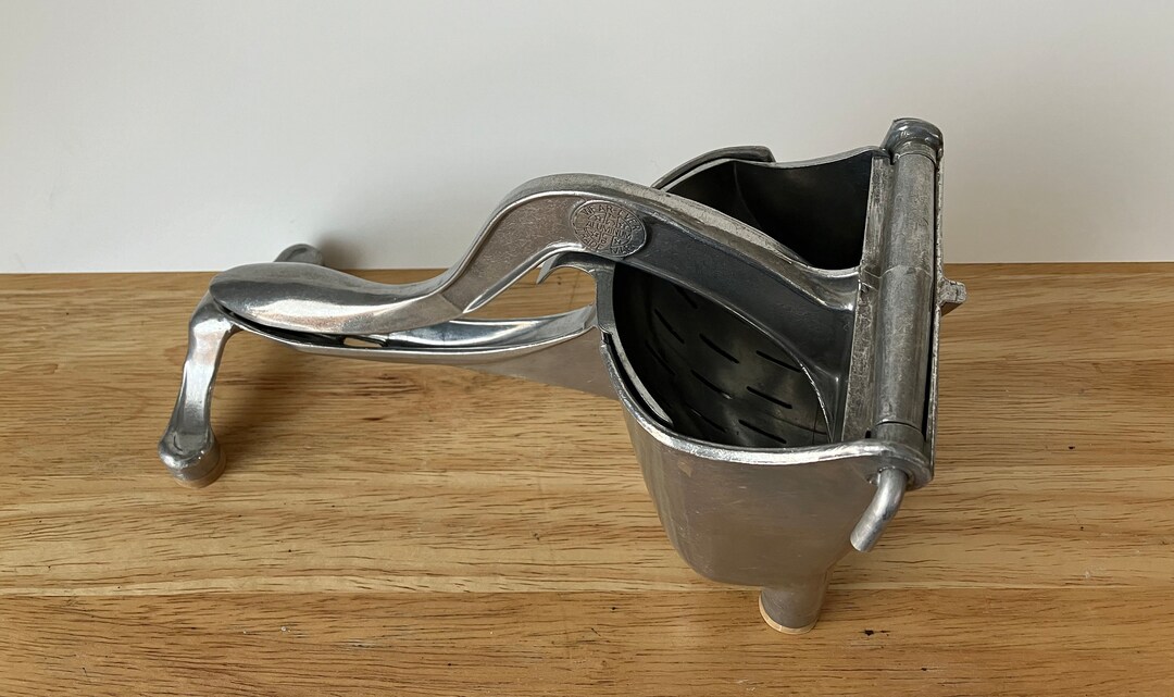 Juice Press, Squeezer, Manual Juicer Vintage Wearever, 1960's. Press ...