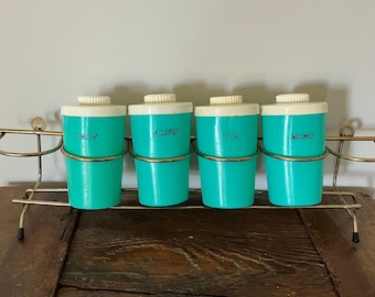 Spice shakers and rack vintage 1960's Lustro-Ware, 5 turquoise plastic shakers and rack. Vintage MCM 60's kitchen baking, bakery shop decor.