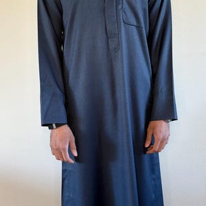 Slim Lean Build Thobe Navy Blue & White Thoub - Teen Youth Kaftan Size 54 to 60 Teenage Youth Kuwaiti Thobe FREE PRAYER CAP (Not Men Size)