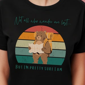 Not All Who Wander Are Lost Bear Tee / Wildnis / Bär / Wandern / Camping Shirt / Waldtiere Tshirt / Backpacking / Camper Geschenke / Karte
