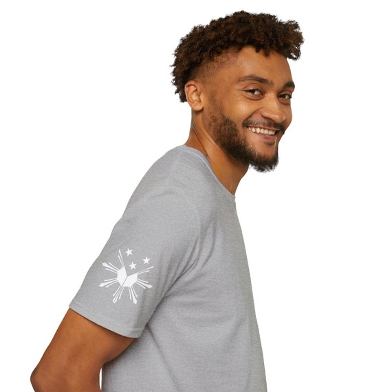 Camicia grigia sportiva minimalista con bandiera filippina, stile