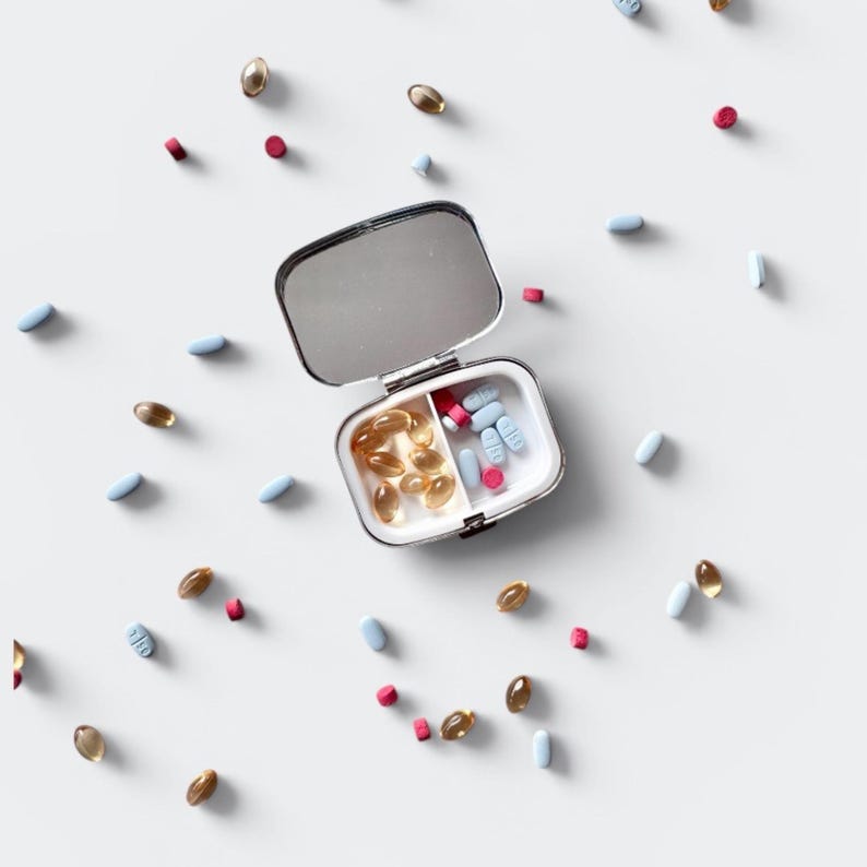 Pastillero personalizado: Pastillero a rayas, pastillero personalizado para la resaca, pastillero personalizado para medicamentos y vitaminas, pastillero bonito imagen 5