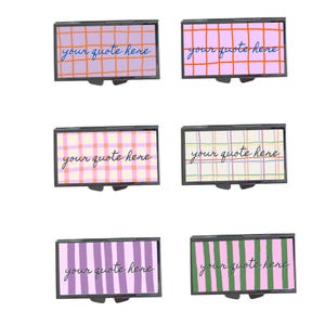 Op de afbeelding: Set van zes decoratieve rechthoekige dozen met verschillende ruit- en streepmotieven in roze, paars, groen en oranje. Elke doos heeft de tekst "your quote here" in cursief.