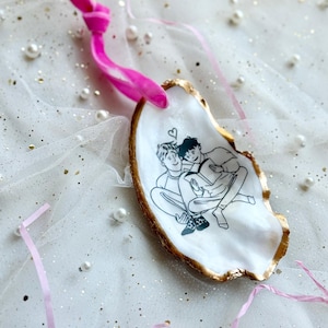 Heartstopper Oyster Shell Ornament, Gift For Queer Wedding, Heartstopper Gift, LGBTQ+ Gift, Bisexual Pride, Queer Love, Same Sex Pride