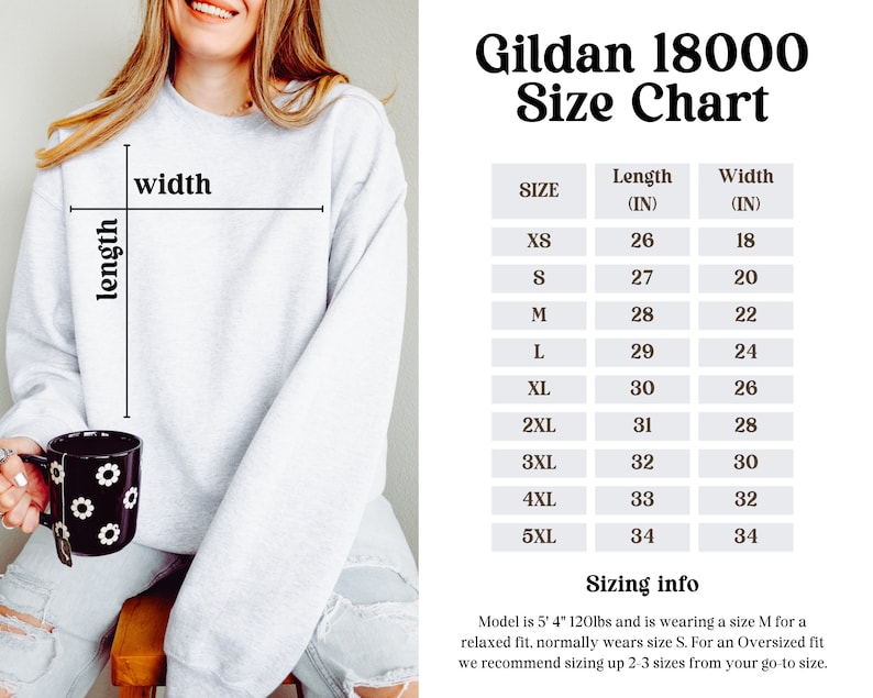 Puede incluir: Sudadera gris claro con una tabla de tallas para Gildan 18000. La tabla enumera tallas de XS a 5XL con medidas de largo y ancho en pulgadas. La modelo mide 1,63 m y pesa 54 kg, usando una talla M para un ajuste relajado.