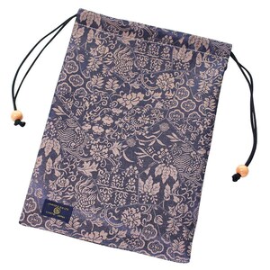 Pode incluir: Uma bolsa azul de cordão com um padrão floral e um pequeno rótulo que diz "JAPANESE STYLE CO. LTD.  KYOTO JAPAN".