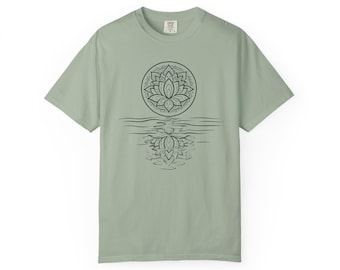 Camiseta Mindfulness Lotus | Camiseta Lotus Mandala Reflexo da Lua | Camiseta Comfort Colors Floral Zen Meditação