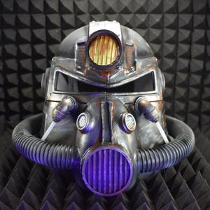 Elmetto dell'armatura atomica T51b - Armatura per cosplay - Lampada fosforescente - Termoformato + Dipinto e invecchiato a mano