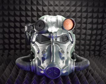 T60 Power Armor Helmet (Pre-War Military Green Paint) - Cosplay Replica - Glow in the Dark Lamp - Vacuum-Formed + Hand-Painted & Weathered