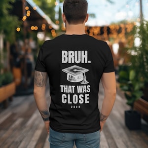 Diplôme masculin de la promotion 2024 BRUH téléchargement numérique png vintage lycée masculin chemise cool cadeau cadeau fête des finissants drôle