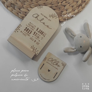 Natalicios y placas para guardar la pulsera de nacimiento de madera personalizados - Un recuerdo único del nacimiento de tu bebé
