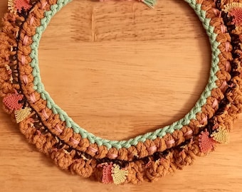 Collier fait main, collier au crochet, collier de fleurs, cadeau pour elle, cadeau pour femme, bijoux faits main, collier de couture, collier bohème, cadeau unique