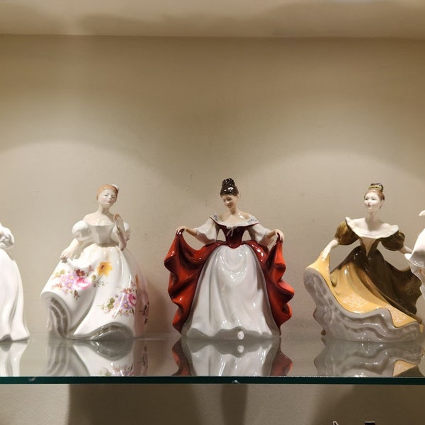Royal Doulton - Beautiful group of ladies figurines, Excellent Condition, Vintage Bone China - Group C