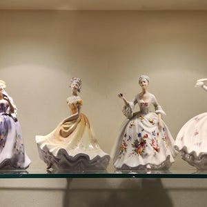 Royal Doulton - Beautiful group of ladies figurines, Excellent Condition, Vintage Bone China - Group E