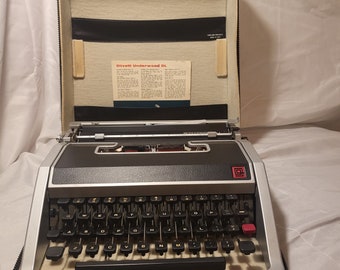 1970s Olivetti Underwood DL Italian Travel Typewriter