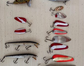 Lot of vintage fishing lures