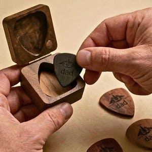 Personalisierte Walnuss Gitarren-Pick Box, Musiker Geschenk mit Gravur